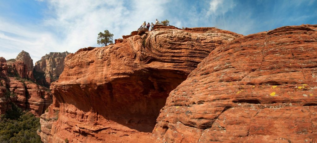 hikers, sedona, arizona-672890.jpg