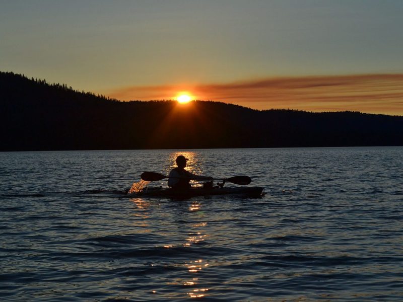 sunset, mountains, kayak-2831769.jpg